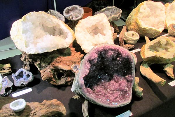 geodes1 (1)